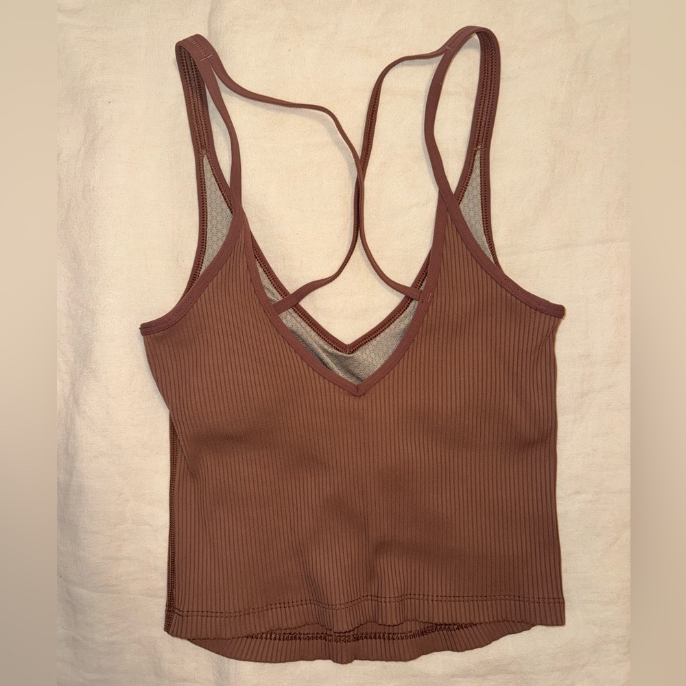 Vuori Ribbed Crop Tank Top - Picture 5 of 6